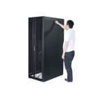 APC Baie EasyRack 600mm/48U/1000mm avec toit, panneau latéral, roulettes, noir