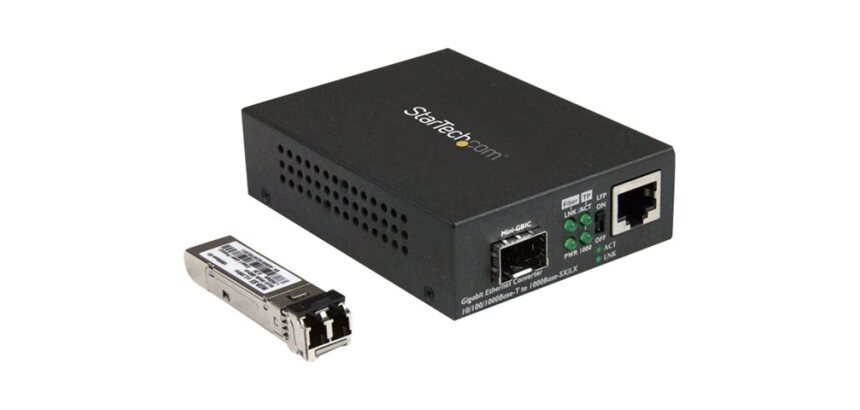 StarTech.com Convertisseur de Média Fibre Multimode (MM) LC pour Réseau 10/100/1000 - 550m - Gigabit Ethernet - 850nm - avec Émetteur-Récepteur SFP