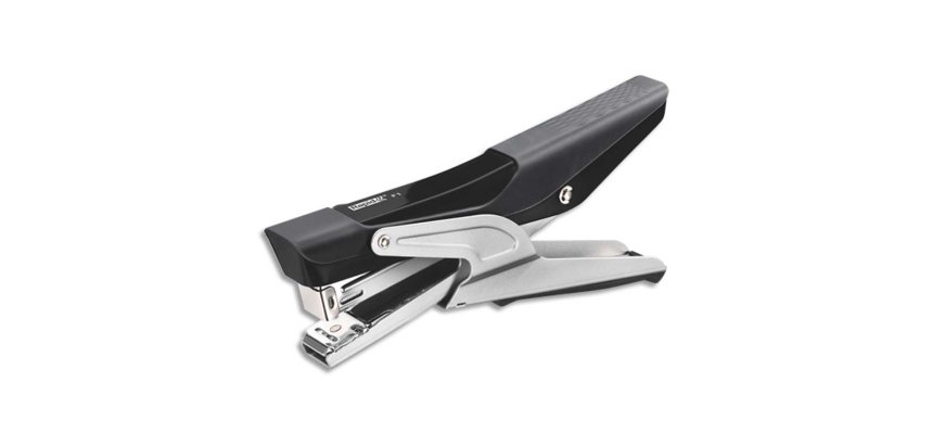 Pince agrafeuse F1. Agrafes 24/6 et 26/6 capacité 20 feuilles. Noir