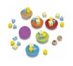 Jeu en bois equilibry contenant 6 demi-boules de 6 couleurs 45 pions de trois formes 1 dé à couleurs 1 dé à formes