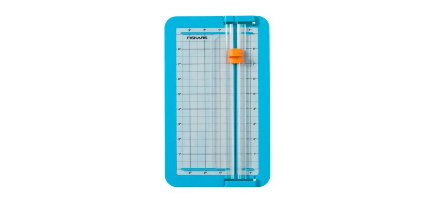 Massicot junior fiskars 29,2x17,8cm protection        transparente coloris bleu