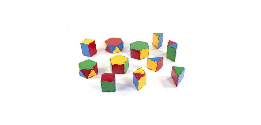 Connexion miniland polyedres en 3 dimensions emboitables   coloris et 7 formes assortis  le seau de 84 pieces