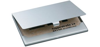 Etui à cartes en aluminium, jusqu'à 15 cartes. Dimensions : L 9,2 x H 0,5 x P 6,3 cm