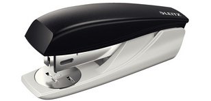 Grapadora de escritorio Leitz Nexxt 5501 - Grapas 24/6 y 26/6 - Capacidad para 25 hojas