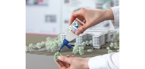 Multi-purpose glue, in a plastic bottle, 100 g