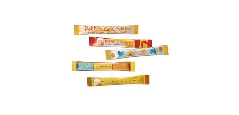 Sticks de sucre roux, dans un présentoir en carton