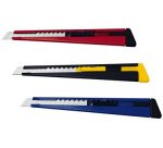 Cutter en métal, lame: 9 mm, à clip, assorti