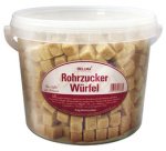 Cubes de sucre roux, dans un seau