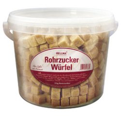 Cubes de sucre roux, dans un seau
