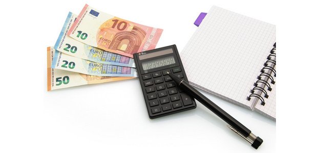 ECO 8 desktop calculator, 8-digit LCD screen,