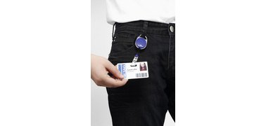 Porte-carte avec enrouleur, oval, bleu