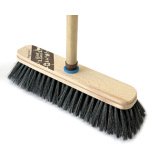 Balai Black Forest avec un manche, brosse