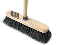 Balai Black Forest avec un manche, brosse