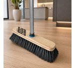 Balai Black Forest avec un manche, brosse