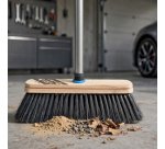 Balai Black Forest avec un manche, brosse