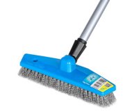 Brosse à articulation avec un balai métallique