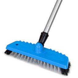 Brosse à articulation avec un balai métallique