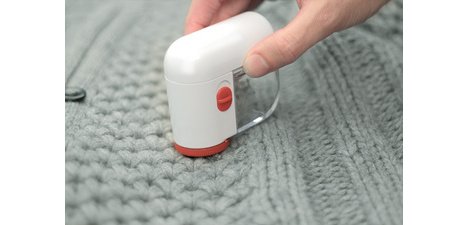 Mini lint remover, cordless, white/red