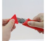 Cutter L-550P, boîtier en plastique, lame 18 mm, rouge