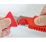 L-700RP, boîtier en plastique, lame 18 mm, rouge