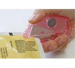 NT Mini cutter/ouvre-sachet iO-100PB, couleurs assorties