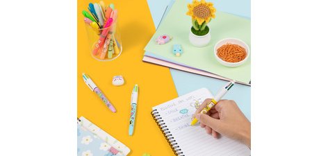 BIC Stylo à bille rétractable 4 Colours Kawaii, blister de 3