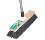 Balai avec manche 'LessCO2', en bois
