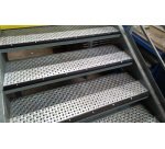 Nez de marches à visser en aluminium coloré