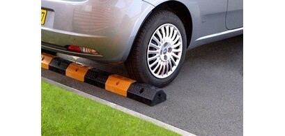 Bordure de séparation de parking