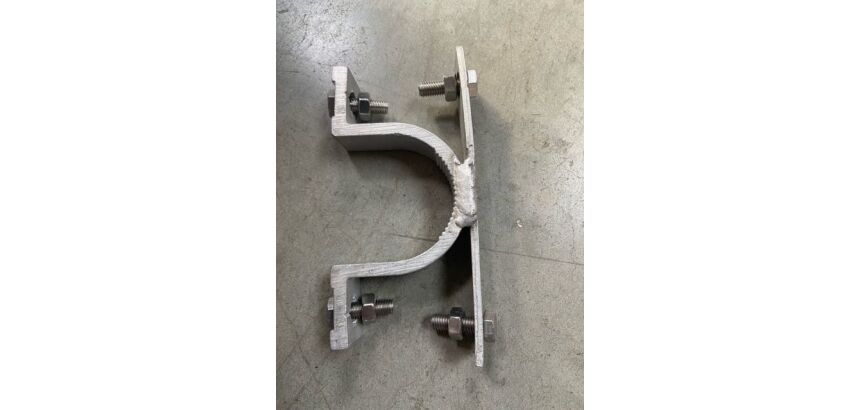 Bride double pour poteau 60 mm ou 80 mm fixation recto verso