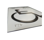 Panneau relief et braille WC, flèche avec picto PMR