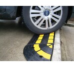 Rampe de trottoir avec passe cable integré OPTO