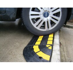 Rampe de trottoir avec passe cable integré OPTO