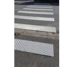 Dalle podotactile ADEX minérale avec adhésif épais