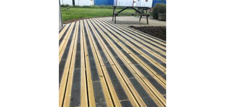 Plaque antidérapante spéciale sol en bois