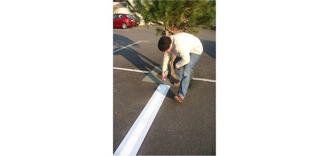 Peinture de traçage au sol en aérosol