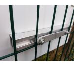 Plaque de fixation pour panneau sur grillage