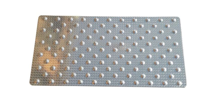 Dalle podotactile en aluminium grain de riz - 420 x 825 mm