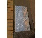 Dalle podotactile en aluminium grain de riz - 420 x 825 mm