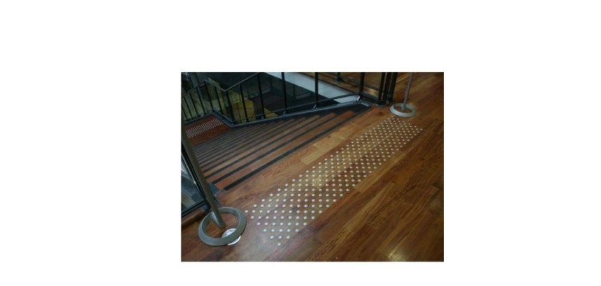 Plot Podotactile en Aluminium Anodisé - lisse ou rainuré