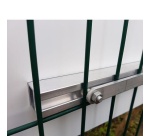 Plaque de fixation pour panneau sur grillage