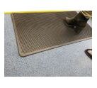 Tapis à picots et bords arrondis