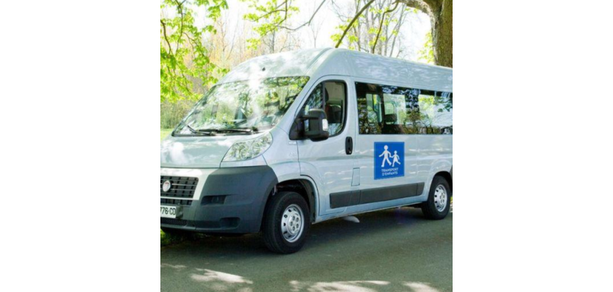 Plaque magnétique pour véhicule Transportant des personnes en situation de handicap