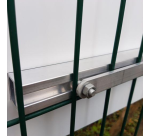 Plaque de fixation pour panneau sur grillage