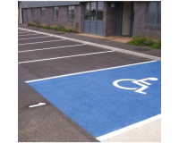 Peinture bleue pour stationnement PMR
