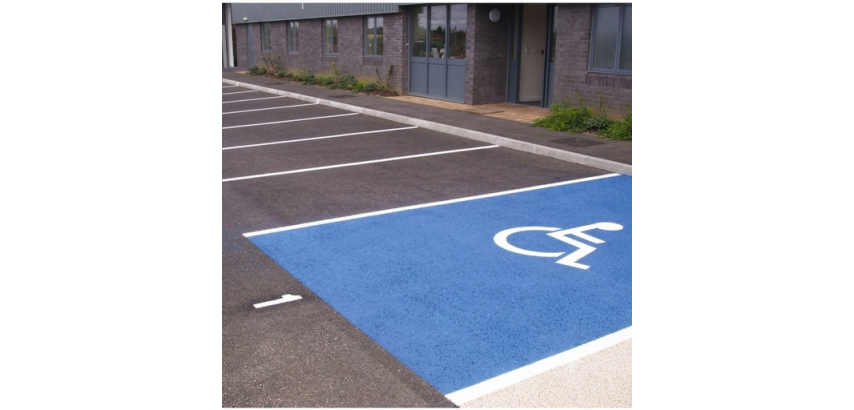 Peinture bleue pour stationnement PMR