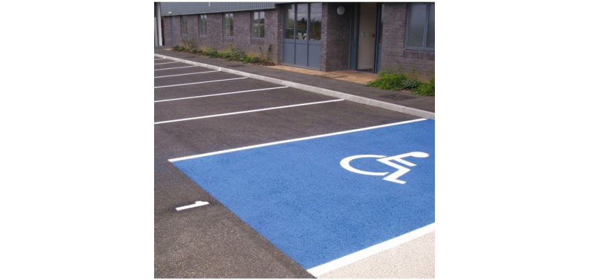 Peinture bleue pour stationnement PMR