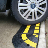 Rampe de trottoir avec passe cable integré OPTO  (200 mm)
