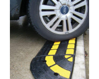 Rampe de trottoir avec passe cable integré OPTO