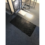 Dalles podotactiles en caoutchouc 1.5 - 420 x 800 mm - Jaune, Noir, Gris  (À l'unité, Noir)